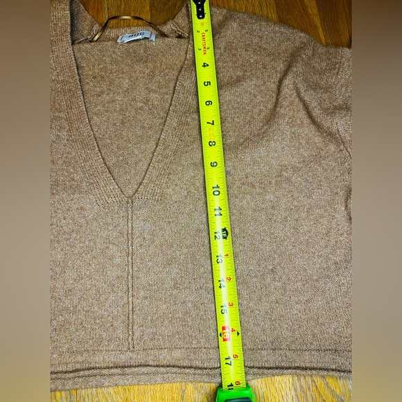 BDG Urban Outfitters Deep V Cropped Sweater Size M - Picture 8 of 11